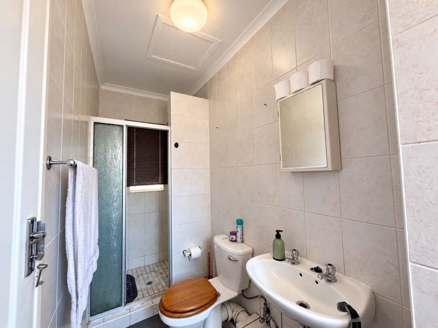 To Let 1 Bedroom Property for Rent in Kannoniers Park North West